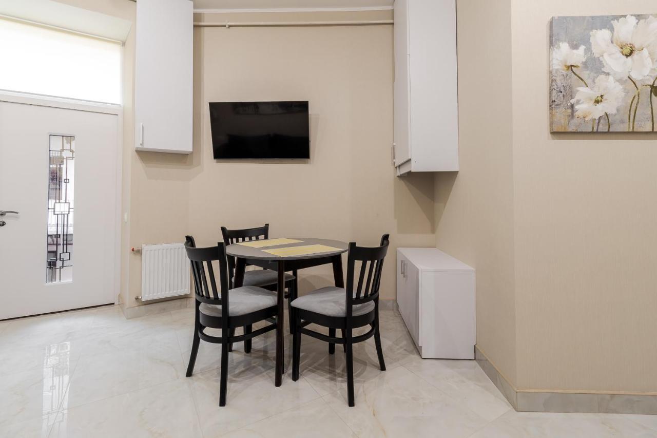 Appartamento Luxury Flat In Downtown 2 Leopoli Esterno foto